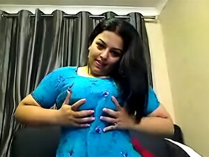 Ervaar De Verleidelijke Aantrekkingskracht Van Een Indiase Godin Terwijl Ze Zich Bezighoudt Met Een Ondeugende Solosessie Voor Haar Webcam. Kijk Hoe Ze Sensueel Speelt Met Haar Zalige Poesje, Zodat Jouw Verlangens Ontvlammen. Dit Livecam-spektakel Wil Je 