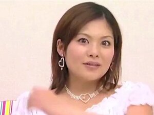 Asiatische Schwangere Schmeckt Und Zerrt An Seinem Harten Schwanz