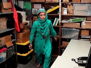 Agenten Vulden Audreys Mond En Strakke Kut