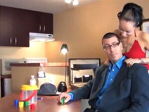 Professor Francês Fodendo Sua Aluna Gostosa Como Uma Puta. A Estudante Está Transando Com Seu Professor De Francês Gostoso Na Sala De Aula. Ela Chupa O Pau Dele Antes De Levá-lo Em Sua Buceta Bonita