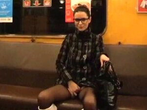 Bj Auf Der Toilette Und öffentliche Bloßstellung