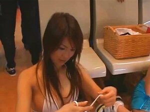 Azjatyckie Laski Tracą Ubrania