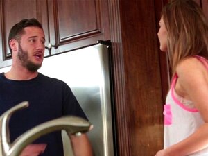 Hübsche Süße Reitet Den Steifen Schwanz Ihres Stiefbruders. Hübsche Süße Mit Kleinen Titten Reitet Den SteifEN Schwanz Ihres Stiefebruders