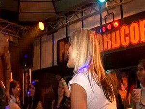 Tisper Ble Saftige Av Svart Kuk