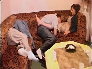 Erlebe Das Ultimative Sinnliche Abenteuer Mit Einer Verführerischen Brünetten! Sieh Zu, Wie Sie Harte Ekstase Genießt Und Ihre Feuchte, Begehrliche Muschi Erforscht. Diese Atemberaubende Pornostar Kennt Alle Richtigen Bewegungen, Von Intensivem Ficken Bis