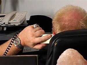 Zwitserse Pornoster Louise Lamour Neukt Twee Gelukkige Kerels, Een Finca Van Passie