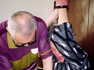 Компилација слика веома старих бакица са длакавим пичкама