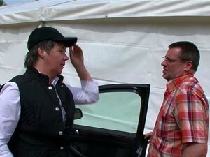 49-jarige Duitse Harige MILF Verleidt Om Buiten Te Neuken