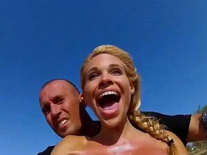 Laski Z Dużymi Cyckami Cieszyły Się Wakeboardem Nago Nad Jeziorem