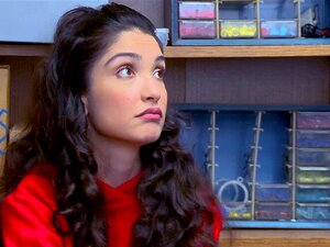 Lp Officer Matar Jericha Jem Med Sin Enorma Kåta Stav. Misstänkt Tros Ha Gått In I Lastbilar Varje Natt Den Senaste Veckan Och Stulit Lådor För Att Ta Hem LP Officeren Drar Fram Sin Kuk Och Jericha Går Ner På Knä Och Runkar Hans Kuk