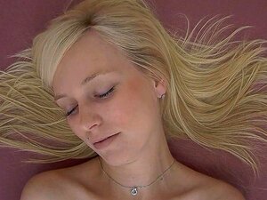 Frische Tschechische Blondine Finger Masturbation