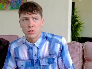 Förförerskan MILF Melissa Lyn Knullar Med En Ny Granne. Förförerskan Tatuerade MILF Melissa Lyn Förför Sin Färska Granne Rion King Och Ber Honom Slå Hennes Våta MILF-fitta Och Tar Hans Kuk Mellan Feta Bröst För En Orgasm Som Inducerar Bröstknull