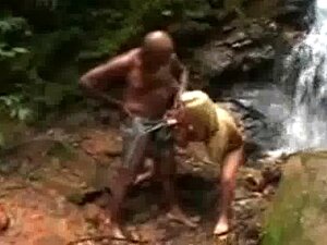 Begal Knullar Blondin I Skogen