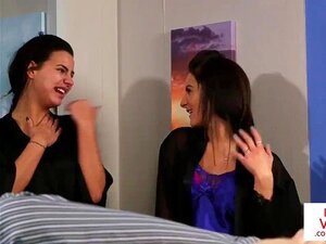 Underklädesvoyeurer Instruerar Sin Sub Att Dra