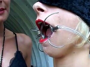Latex Und Lesbo S & M, Mehr Quantität Genuss In Einer