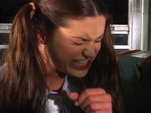 On Voli Njezinu Guzu Kao I Njezine Kikice