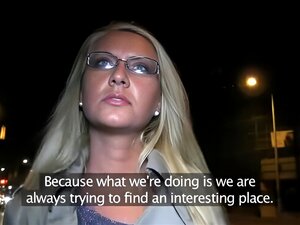 Iskusite Neodoljivu Privlačnost Zavodljive Plavokose MILF U Ovom Uzbudljivom Javnom Susretu. Gledajte Kako Se Prepusti Strastvenom Oralnom Užitku I Biva Jebana Na Stražnjem Sjedalu Za Malo Novca. Zadovoljstvo Zagarantirano!