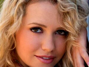 Hellraisers Mia Malkova Sperma Kunnianosoitus