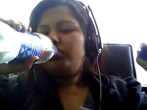 Bored Desi Chubby On Webcam Plays With Her Boobie. Bored Desi Webcams Chubby On Desi Webcam Webcam Plays Chubby With Her Boobie