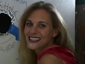 Julkinen Gloryhole Slut Saa Sotkuinen Kasvohoito