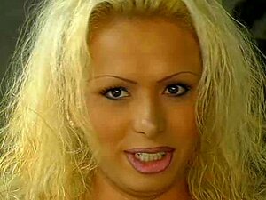 Gia Darling Daje I Bierze