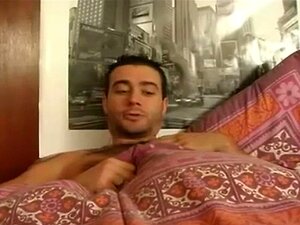 Феноменална француска црнкиња пуши курац, гута курац