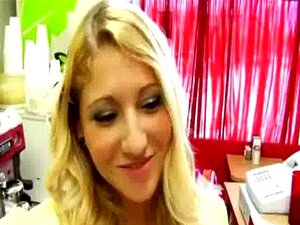 Epätoivoinen Söpöläinen Alasti Julkisilla Ja Nussii Maksaa Vuokraa 13