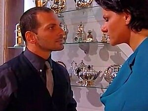 Découvrez Le Charme Envoûtant D'une Italienne Mûre Aux Courbes Irrésistibles. Regardez-la Offrir Une Performance Inoubliable Qui Vous Laissera Sans Voix. Préparez-vous à Une Expérience Sauvage !