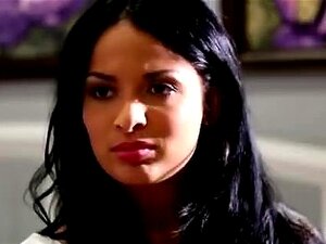 Przepiękna Studentka Na Wymianie Z Dużymi Cyckami Zostaje W Domu Zboczeńców