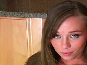 Buffet Raspado Em Meias Justas Frias. Buraco Da Buceta Molhada Parece Excitante Em Meias De Fantasia Transparentes