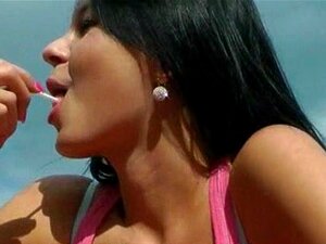 Storbröstade Brunetten Tjeckiska Mia Bankas Och Får En Ansiktsbehandling För Pengar