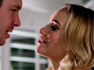 Blondi Mia Malkova Saa Kyytiä Keittiön Tiskillä