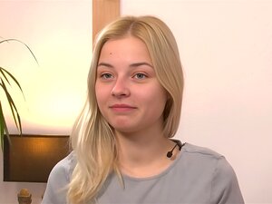 Slatko Prekrasna Odlično Se Zabavlja U Igri