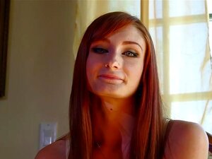 Połykanie Gardłowej Dziwki. Połykająca Gardłowa Dziwka Dostaje Wytrysk Po Ciężkiej Pracy Z Kutasem