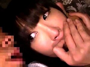 Asiatisk Tjej I Trosor Masserad Med Olja, Fitta Fingrad Kyssning