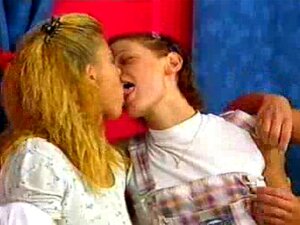 Sexo Lésbico Alemán En Trío