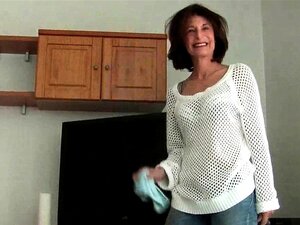 Ima Nešto Tako Seksi U čišćenju Dama