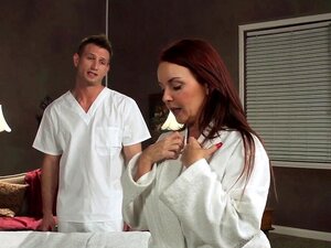 Diosa Madura Peluda Monta En Masajista