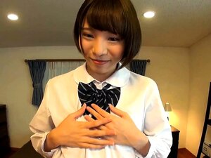 Söpö Japanilainen Söpöläinen Pienillä Tisseillä On Tuulella Panemaan