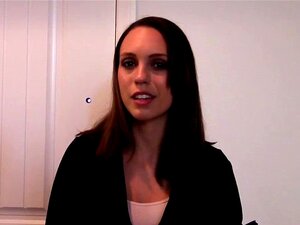 Stała Agentka Nieruchomości Jade Nile Przekonuje Swojego Klienta Do Sprzedaży Swojej Nieruchomości, Oferując Mu Swoją Owłosioną Cipkę, Której Nie Mógł Się Oprzeć