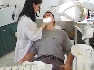 Gledajte Doktora Kako Je Jebao Prsatu I Vrlo Lijepu Djevojku Upravo Sada! - Velike Sise, Dr., Psić Porno