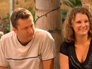 Почетни пар ужива гледајући своју прву свингер оргију. Овај пар предузима мале кораке да уђе у свет свингера и то раде гледајући друге парове док се јебу јако пред њима