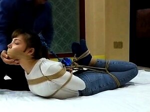 Chińskie Bondage - Związana