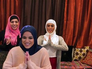 Праве арапске курве добијају сперму по лицу. Праве арапске курвe добијају фацијал након пушења и јебања шипке