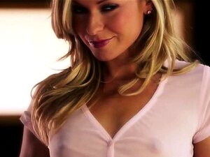 Мршава соло риба трља свој натечени клиторис