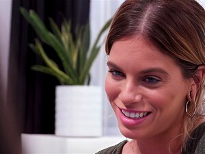 DEVILS TGIRLS-La Sexy Trans Kasey Kei Le Da A La Hermosa Jesse * * * Su Primera Experiencia Trans