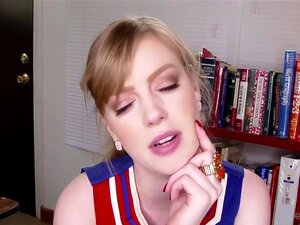 Chatte Poilue Vraie Pornstar. Chatte Poilue Vraie Pom-pom Girl Rousse Se Fait Pilonner