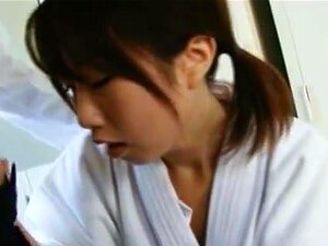 Süße Chika Sena Wird Im Umkleideraum In Ihrem Kimono Gefickt. Dieser Bademantel, Den Chika Sena Trägt, Gibt Diesem Typen Einfachen Zugang Zu Dem, Was Er Braucht