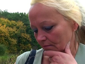 Ontdek De Verboden Genoegens Van Een Oudere Verleidster En Haar Onaangeraakte Geheimen. Duik In De Wereld Van Rijpe Verleiding En Verken Onbekende Verlangens.