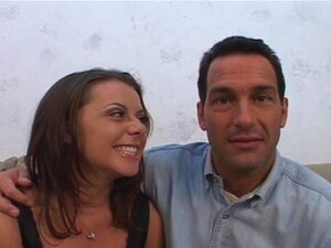 Секси домаћица постаје свингер